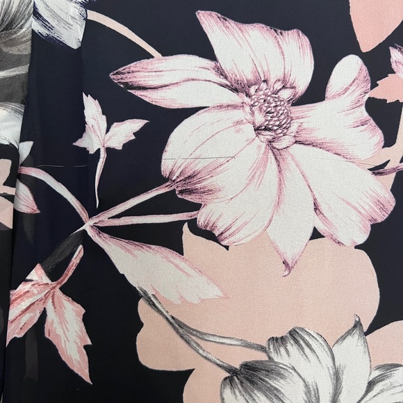 {🌟HP 🌟 VINCE CAMUTO} floral ruffle dress - Picture 3 of 3